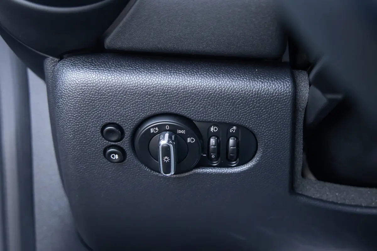 Camden Edition 33 kWh | Apple Carplay/Android Auto | Parkeersensoren | FULL Led | Navi | Lederen Bekleding | Afwijkende dakkleur | Airco (automatisch) | Apple Carplay/Android Auto|telefoonin