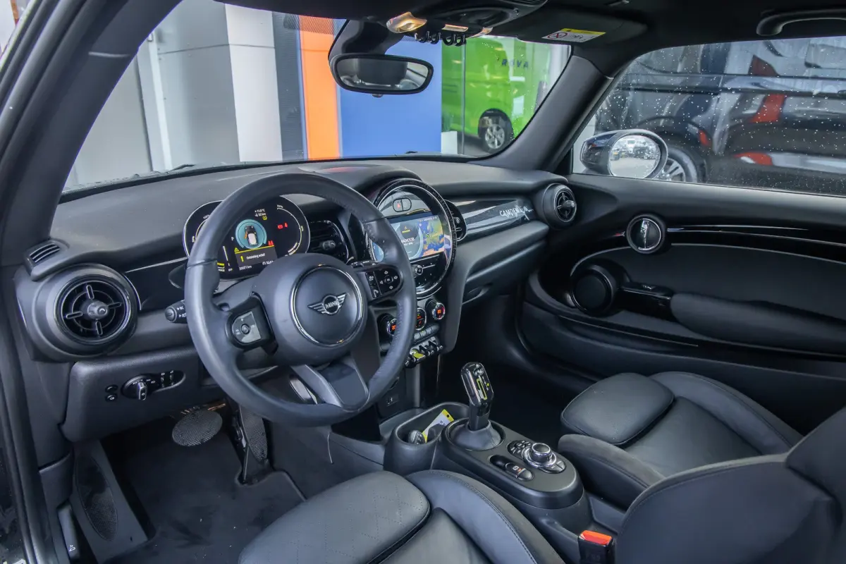 Camden Edition 33 kWh | Apple Carplay/Android Auto | Parkeersensoren | FULL Led | Navi | Lederen Bekleding | Afwijkende dakkleur | Airco (automatisch) | Apple Carplay/Android Auto|telefoonin
