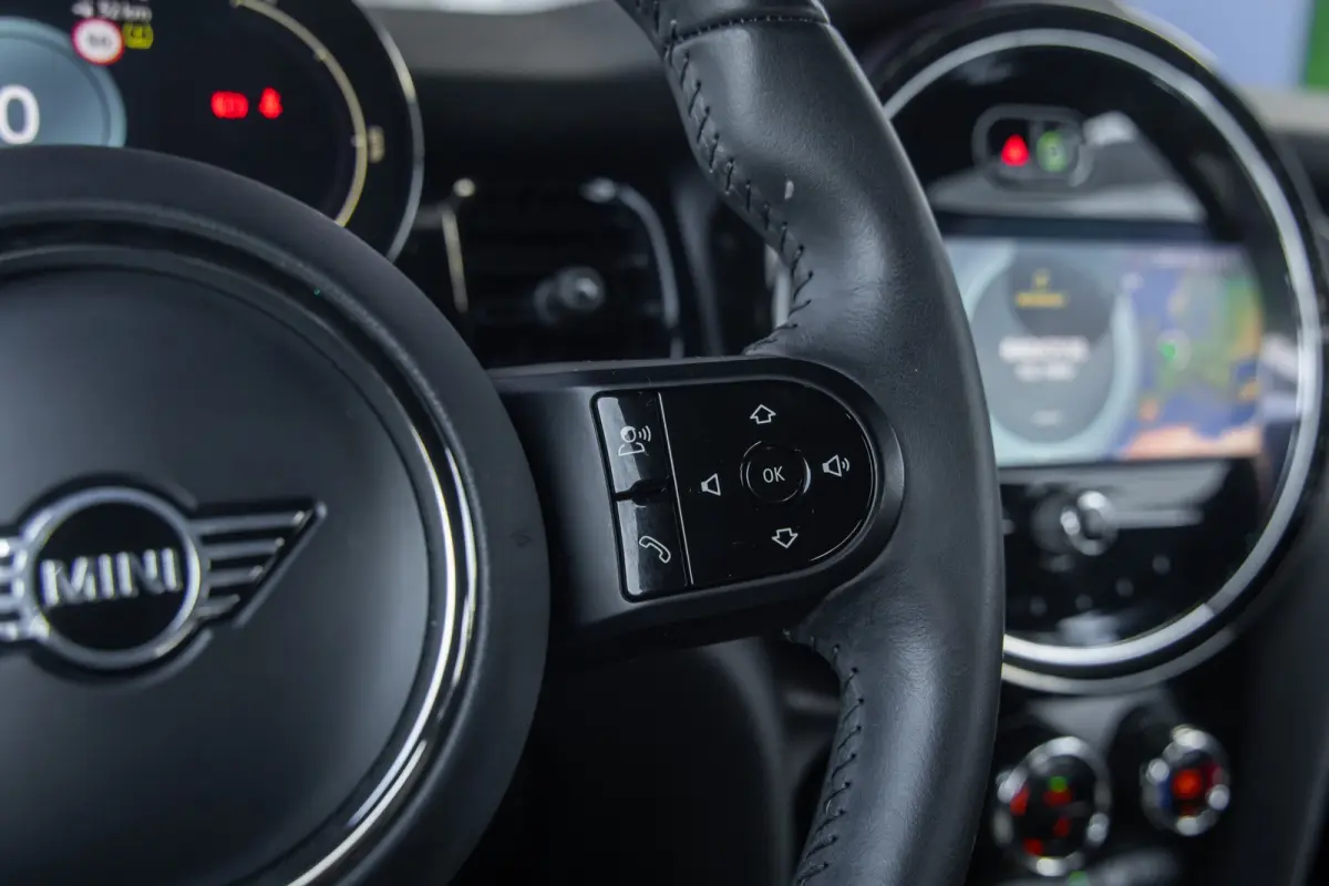 Camden Edition 33 kWh | Apple Carplay/Android Auto | Parkeersensoren | FULL Led | Navi | Lederen Bekleding | Afwijkende dakkleur | Airco (automatisch) | Apple Carplay/Android Auto|telefoonin