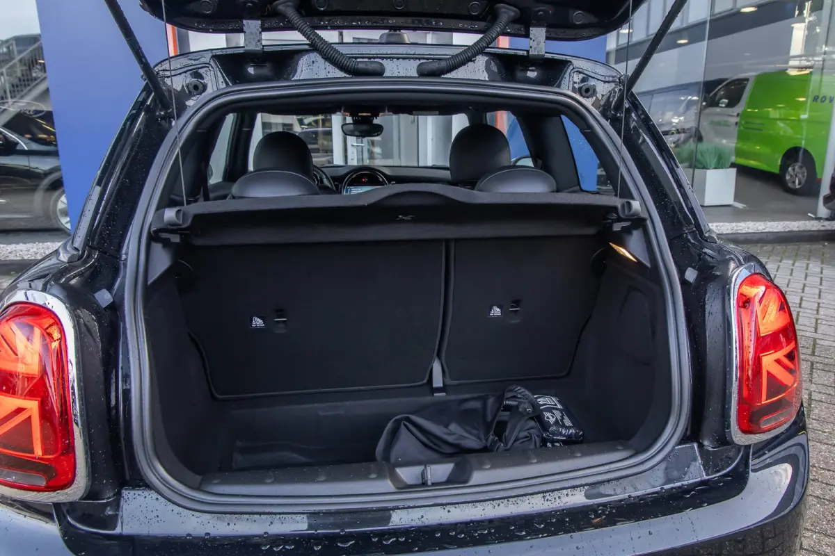 Camden Edition 33 kWh | Apple Carplay/Android Auto | Parkeersensoren | FULL Led | Navi | Lederen Bekleding | Afwijkende dakkleur | Airco (automatisch) | Apple Carplay/Android Auto|telefoonin