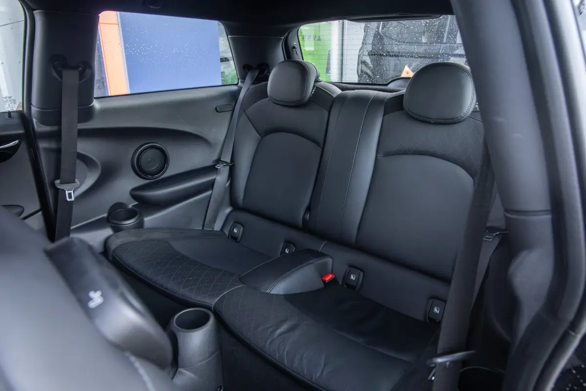 Camden Edition 33 kWh | Apple Carplay/Android Auto | Parkeersensoren | FULL Led | Navi | Lederen Bekleding | Afwijkende dakkleur | Airco (automatisch) | Apple Carplay/Android Auto|telefoonin