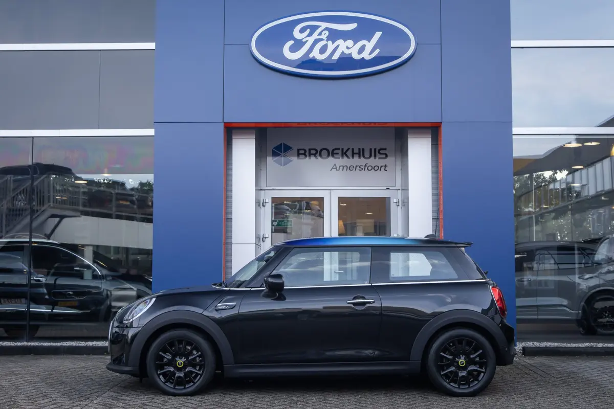 Camden Edition 33 kWh | Apple Carplay/Android Auto | Parkeersensoren | FULL Led | Navi | Lederen Bekleding | Afwijkende dakkleur | Airco (automatisch) | Apple Carplay/Android Auto|telefoonin