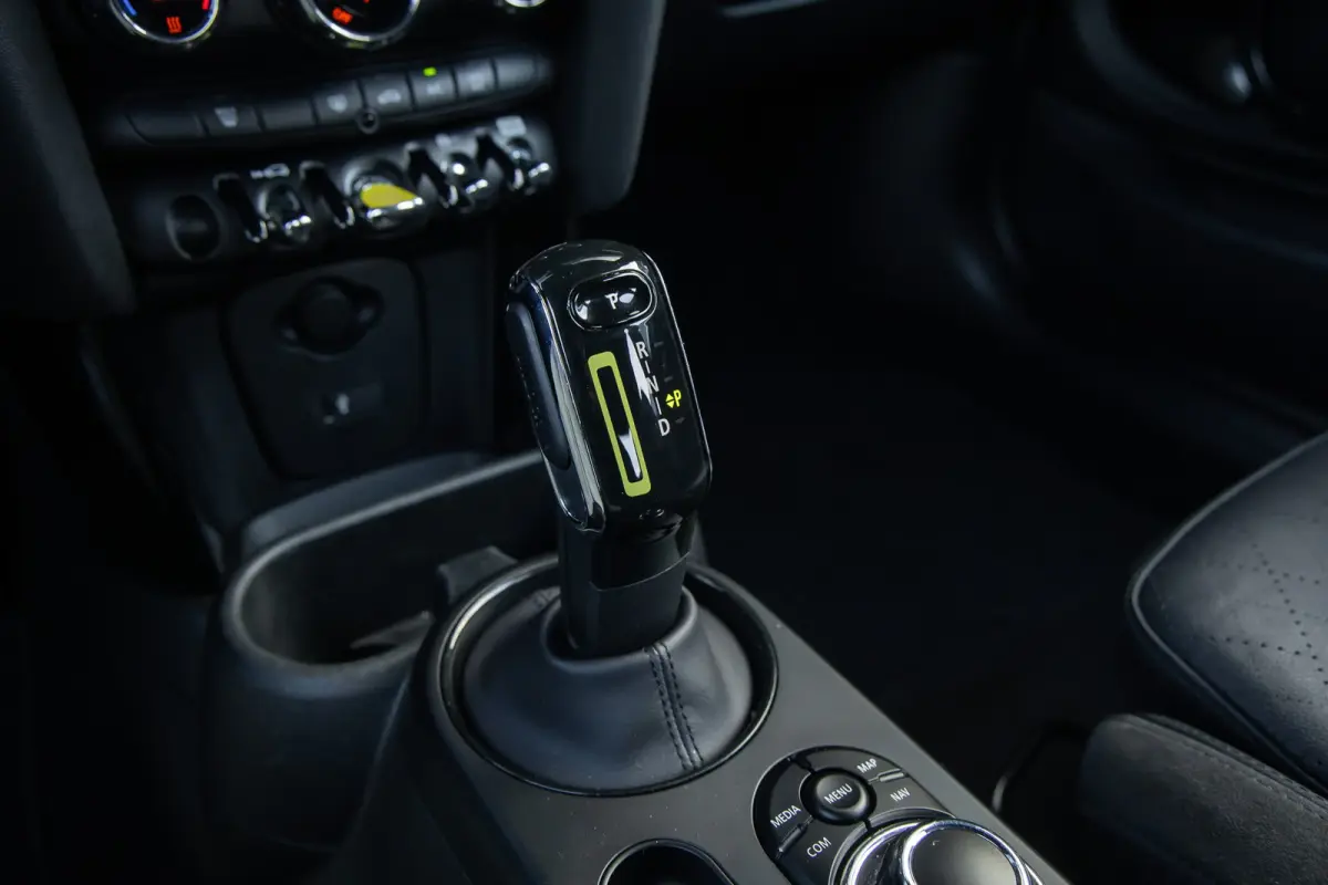 Camden Edition 33 kWh | Apple Carplay/Android Auto | Parkeersensoren | FULL Led | Navi | Lederen Bekleding | Afwijkende dakkleur | Airco (automatisch) | Apple Carplay/Android Auto|telefoonin