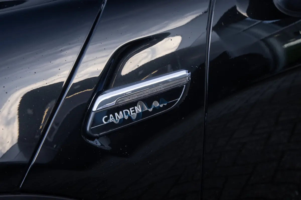 Camden Edition 33 kWh | Apple Carplay/Android Auto | Parkeersensoren | FULL Led | Navi | Lederen Bekleding | Afwijkende dakkleur | Airco (automatisch) | Apple Carplay/Android Auto|telefoonin