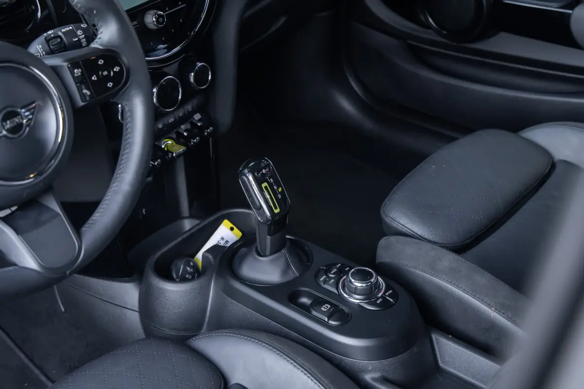 Camden Edition 33 kWh | Apple Carplay/Android Auto | Parkeersensoren | FULL Led | Navi | Lederen Bekleding | Afwijkende dakkleur | Airco (automatisch) | Apple Carplay/Android Auto|telefoonin