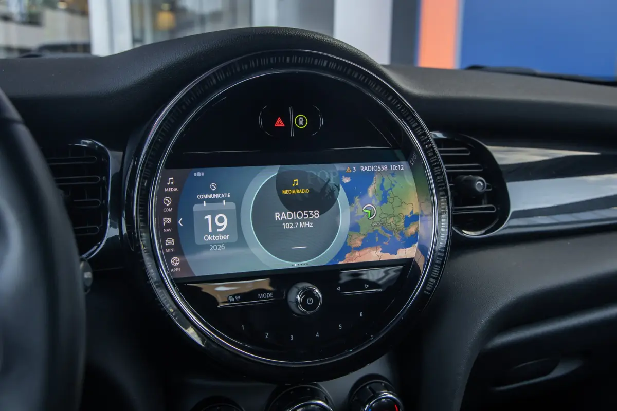 Camden Edition 33 kWh | Apple Carplay/Android Auto | Parkeersensoren | FULL Led | Navi | Lederen Bekleding | Afwijkende dakkleur | Airco (automatisch) | Apple Carplay/Android Auto|telefoonin