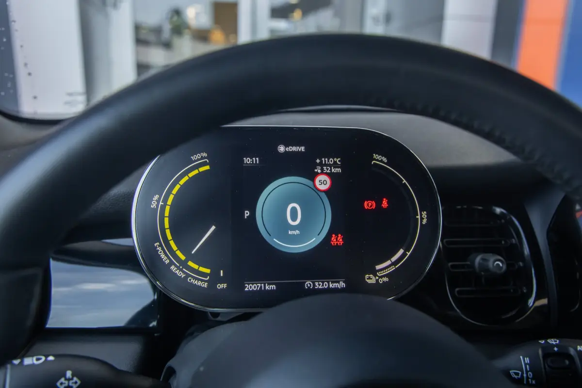 Camden Edition 33 kWh | Apple Carplay/Android Auto | Parkeersensoren | FULL Led | Navi | Lederen Bekleding | Afwijkende dakkleur | Airco (automatisch) | Apple Carplay/Android Auto|telefoonin
