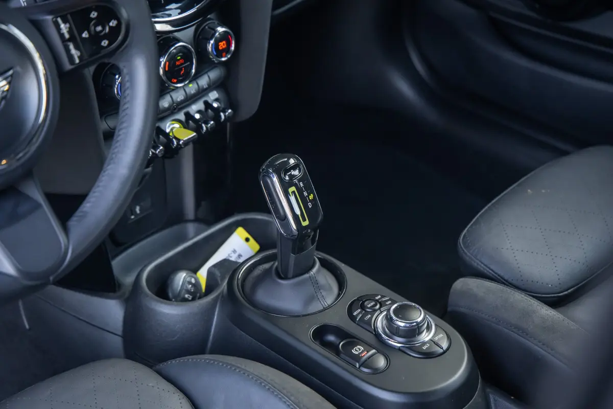 Camden Edition 33 kWh | Apple Carplay/Android Auto | Parkeersensoren | FULL Led | Navi | Lederen Bekleding | Afwijkende dakkleur | Airco (automatisch) | Apple Carplay/Android Auto|telefoonin