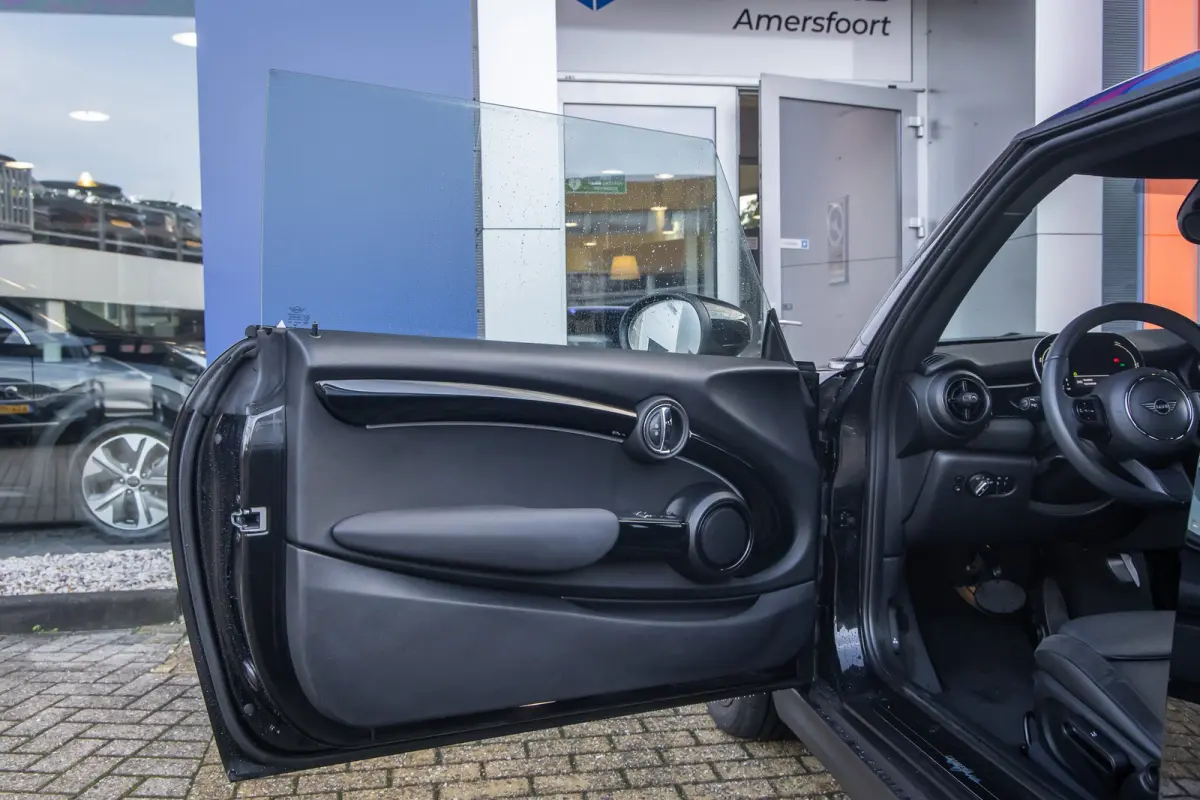 Camden Edition 33 kWh | Apple Carplay/Android Auto | Parkeersensoren | FULL Led | Navi | Lederen Bekleding | Afwijkende dakkleur | Airco (automatisch) | Apple Carplay/Android Auto|telefoonin
