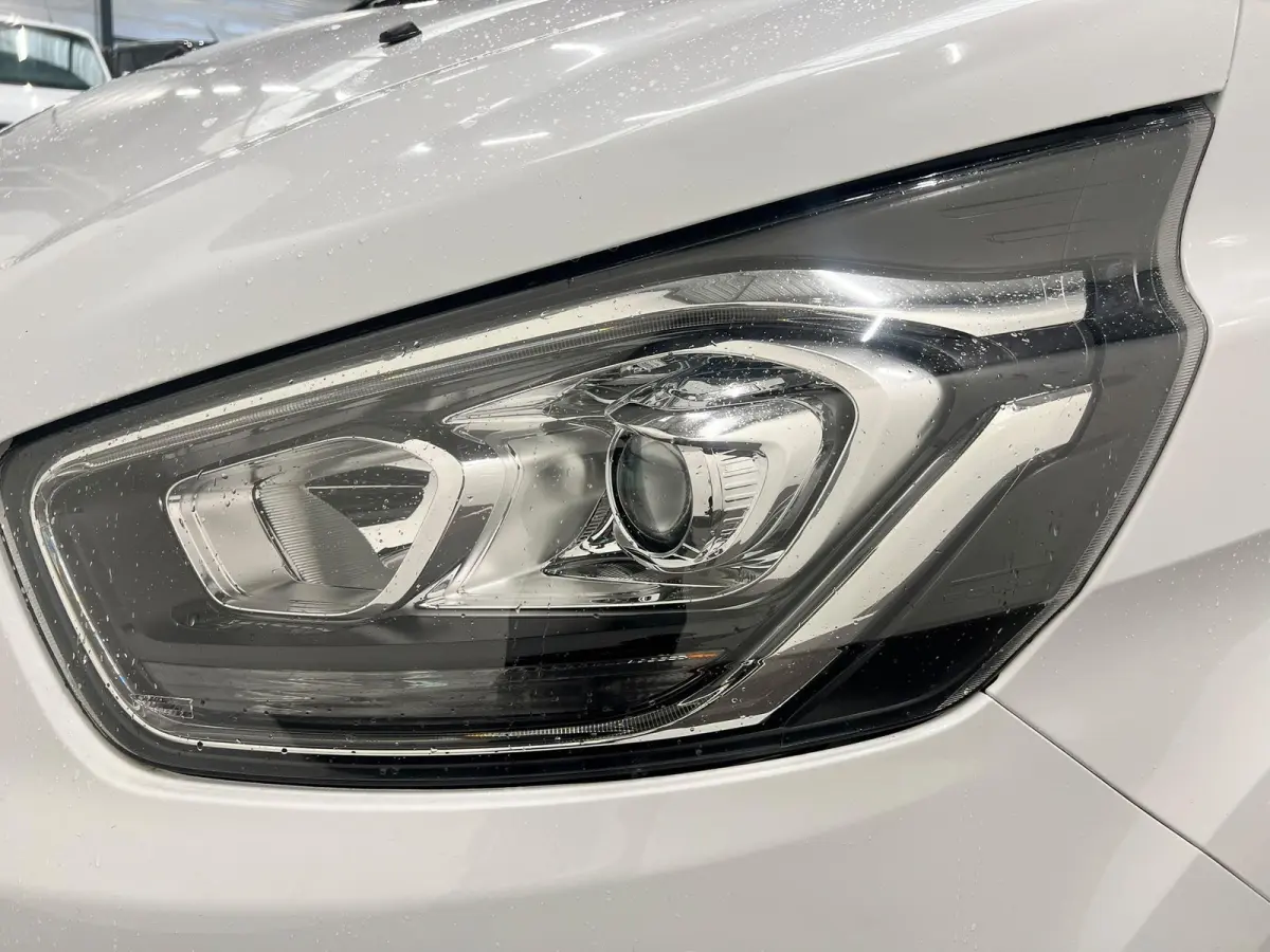 280 2.0 TDCI L1H1 Trend Airco Standkachel Stoelverwarming Achterklep Trekhaak Parkeersensoren DAB+
