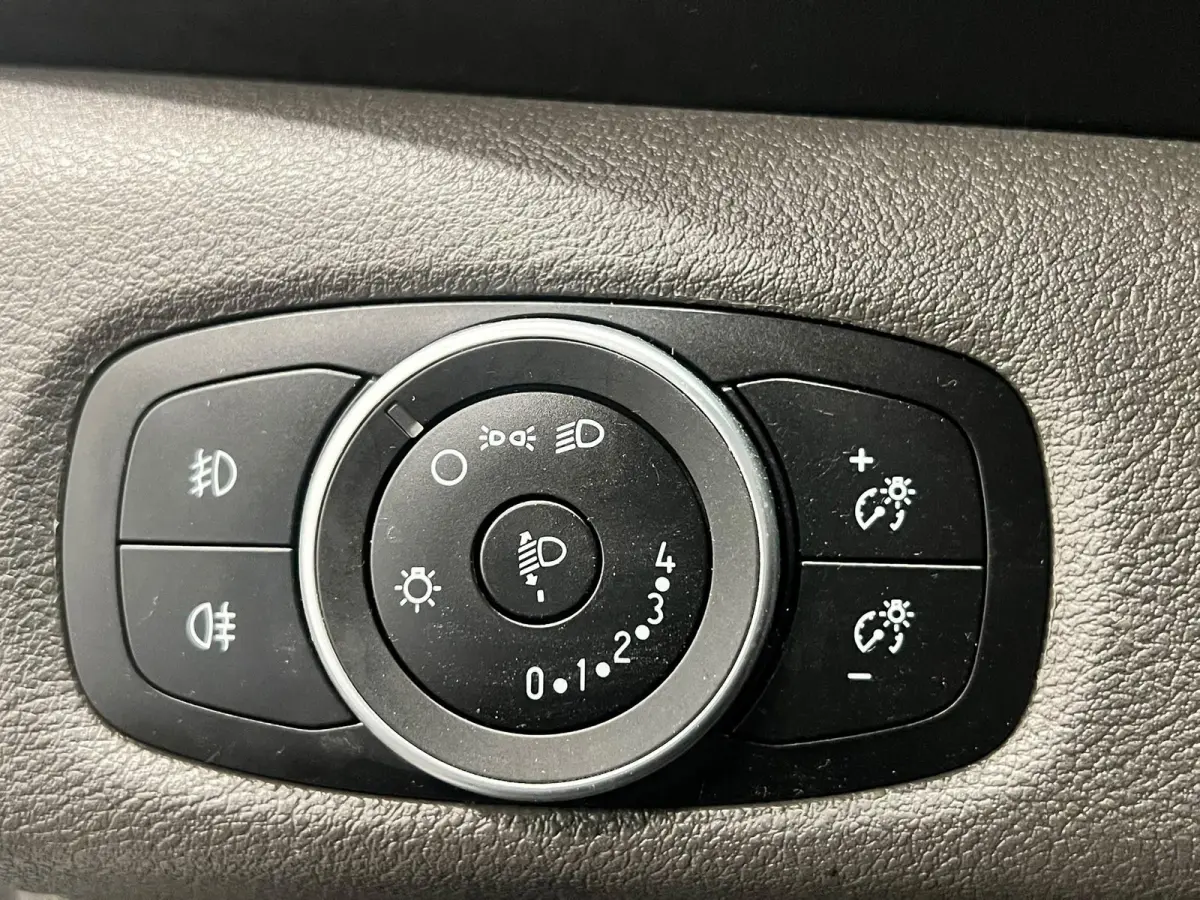 280 2.0 TDCI L1H1 Trend Airco Standkachel Stoelverwarming Achterklep Trekhaak Parkeersensoren DAB+