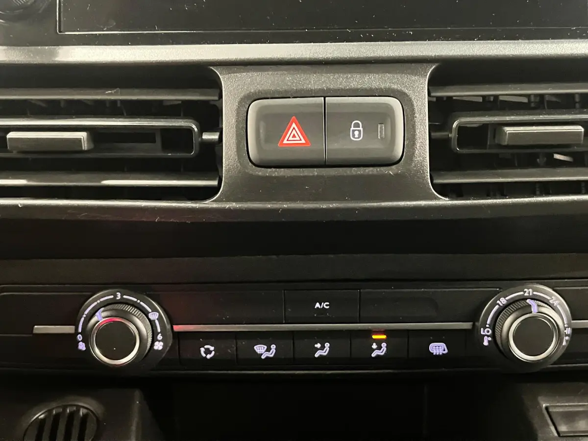 1.5 BlueHDi 100PK L2 Airco Cruise Control Navigatie Apple Carplay/Android Auto