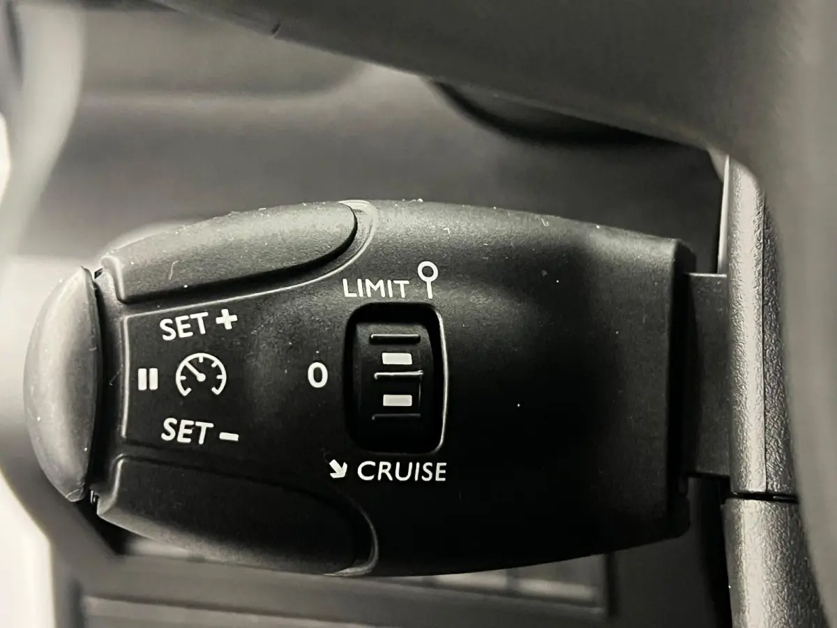 1.5 BlueHDi 100PK L2 Airco Cruise Control Navigatie Apple Carplay/Android Auto