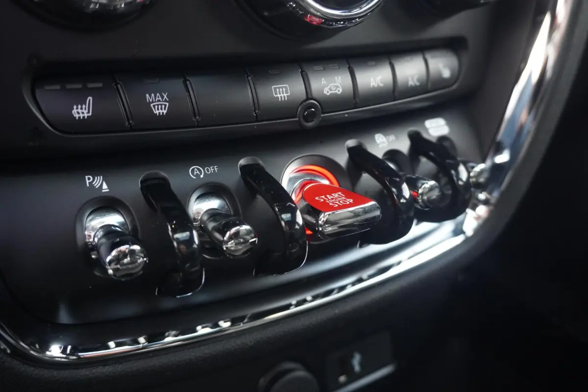 Cooper Richmond Park Edition | Harman Kardon | Panoramadak | Comfort Acces | Stoelverwarming | Trekhaak | Head-Up Display