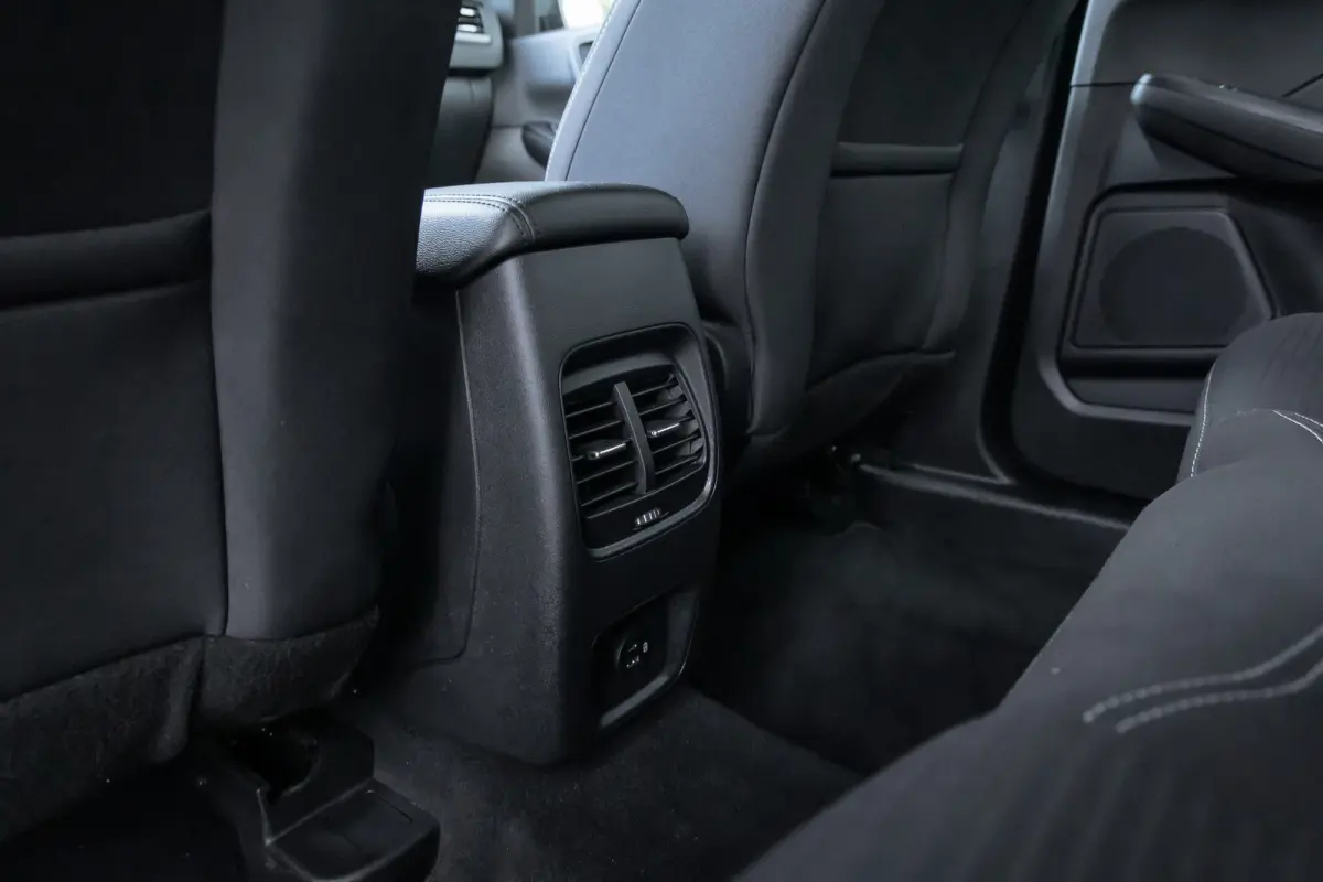 2.5 PHEV Titanium | 100% dealer o.h. | Trekhaak | Adaptieve cruise | Standkachel | Parkeercamera | Apple carplay / andriod auto