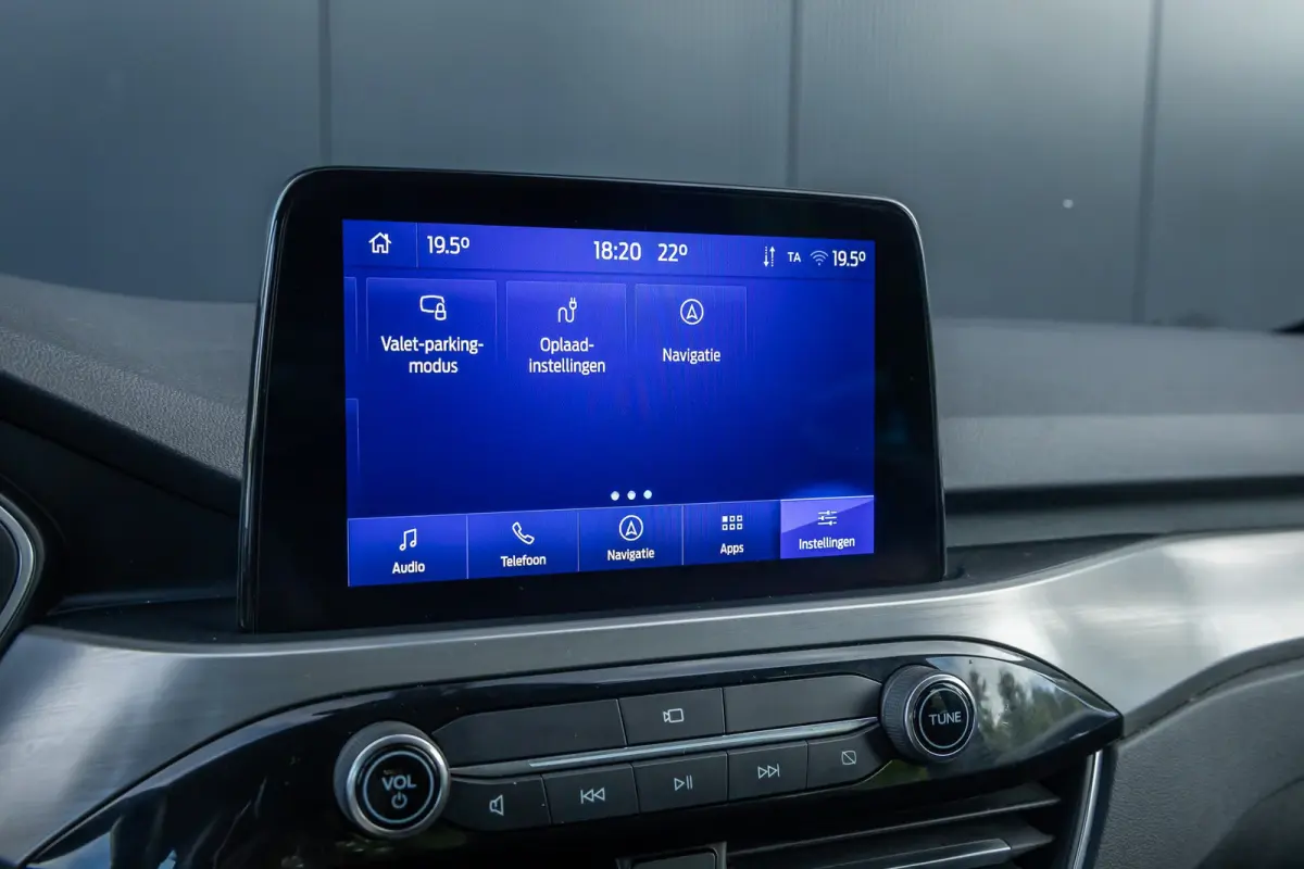 2.5 PHEV Titanium | 100% dealer o.h. | Trekhaak | Adaptieve cruise | Standkachel | Parkeercamera | Apple carplay / andriod auto
