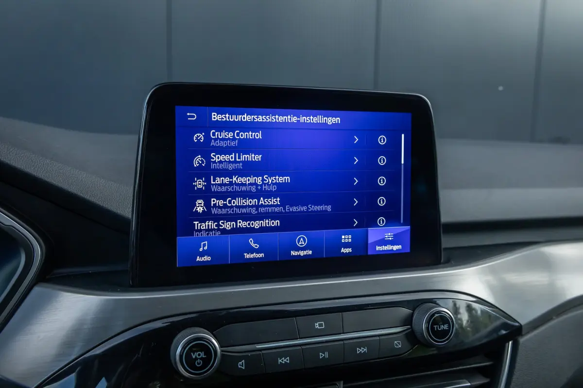 2.5 PHEV Titanium | 100% dealer o.h. | Trekhaak | Adaptieve cruise | Standkachel | Parkeercamera | Apple carplay / andriod auto