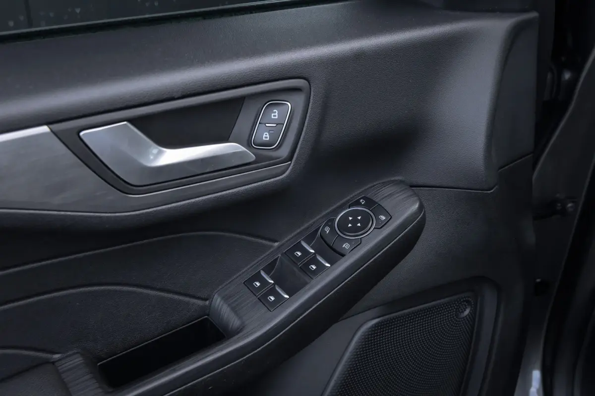 2.5 PHEV Titanium | 100% dealer o.h. | Trekhaak | Adaptieve cruise | Standkachel | Parkeercamera | Apple carplay / andriod auto