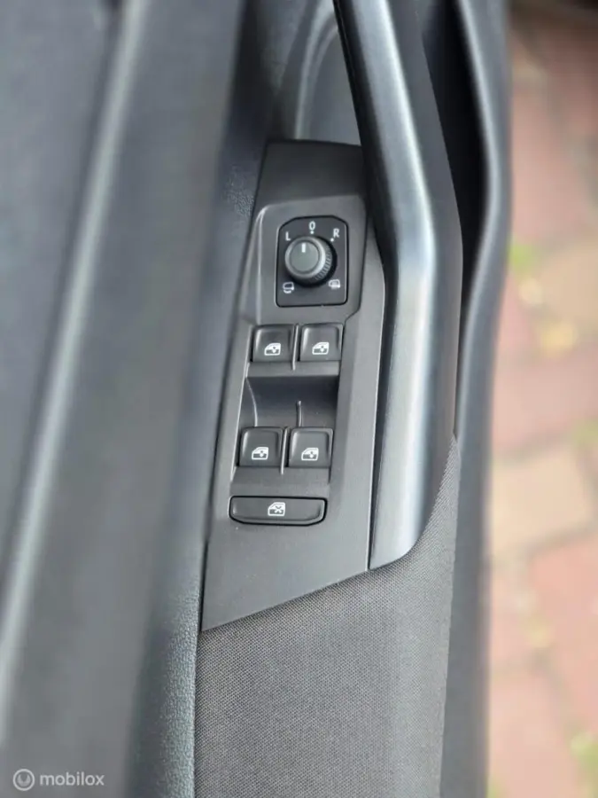 1.0 TSI Life Business IAPPLE CARI PDC I 57KM