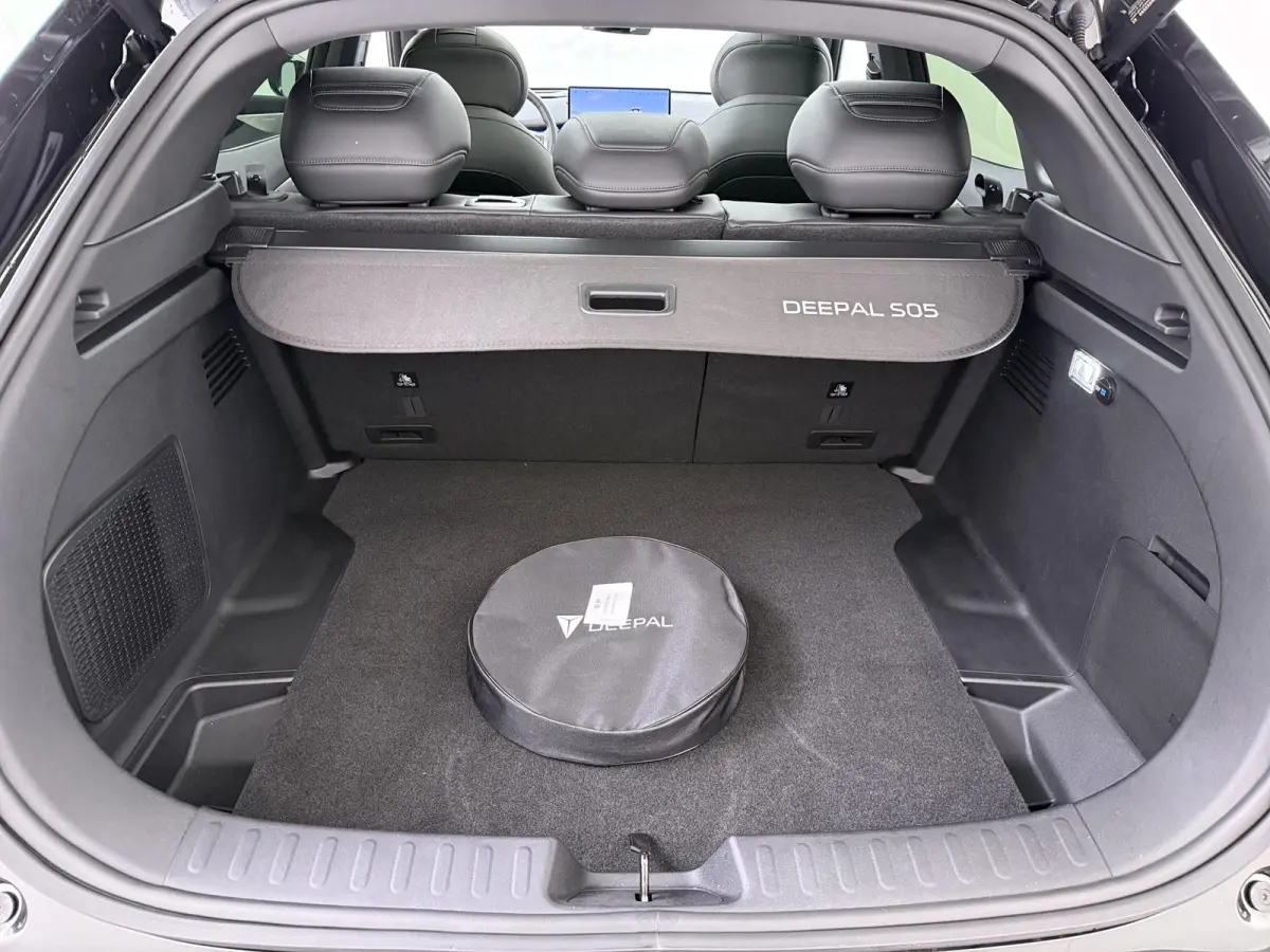 MAX 200KW | 68.8kwh | NIEUWE AUTO | PANORAMADAK | 20" LMV | 360° CAMERA | HEAD-UP DISPLAY | LEDEREN BEKLEDING | STOELVERWARMING | FULL OPTIONS | FABRIEKSGARANTIE T/M 2033 |