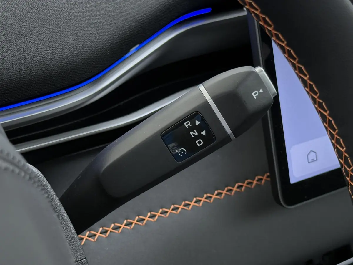 MAX 200KW | 68.8kwh | NIEUWE AUTO | PANORAMADAK | 20" LMV | 360° CAMERA | HEAD-UP DISPLAY | LEDEREN BEKLEDING | STOELVERWARMING | FULL OPTIONS | FABRIEKSGARANTIE T/M 2033 |