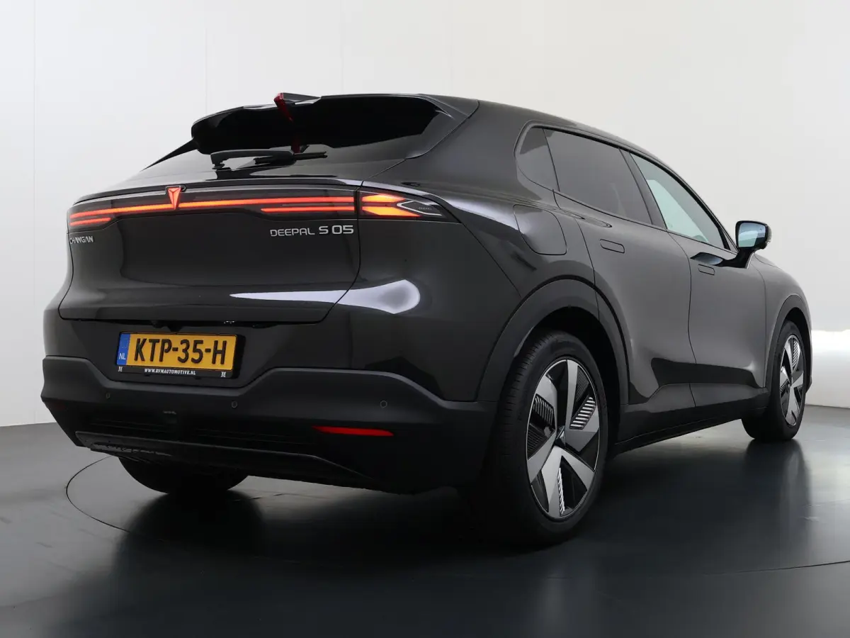 MAX 200KW | 68.8kwh | NIEUWE AUTO | PANORAMADAK | 20" LMV | 360° CAMERA | HEAD-UP DISPLAY | LEDEREN BEKLEDING | STOELVERWARMING | FULL OPTIONS | FABRIEKSGARANTIE T/M 2033 |