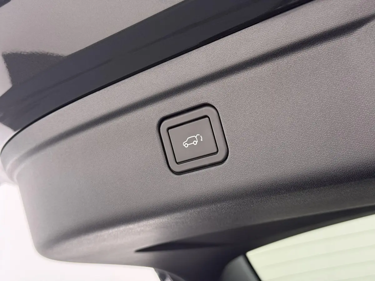 MAX 200KW | 68.8kwh | NIEUWE AUTO | PANORAMADAK | 20" LMV | 360° CAMERA | HEAD-UP DISPLAY | LEDEREN BEKLEDING | STOELVERWARMING | FULL OPTIONS | FABRIEKSGARANTIE T/M 2033 |