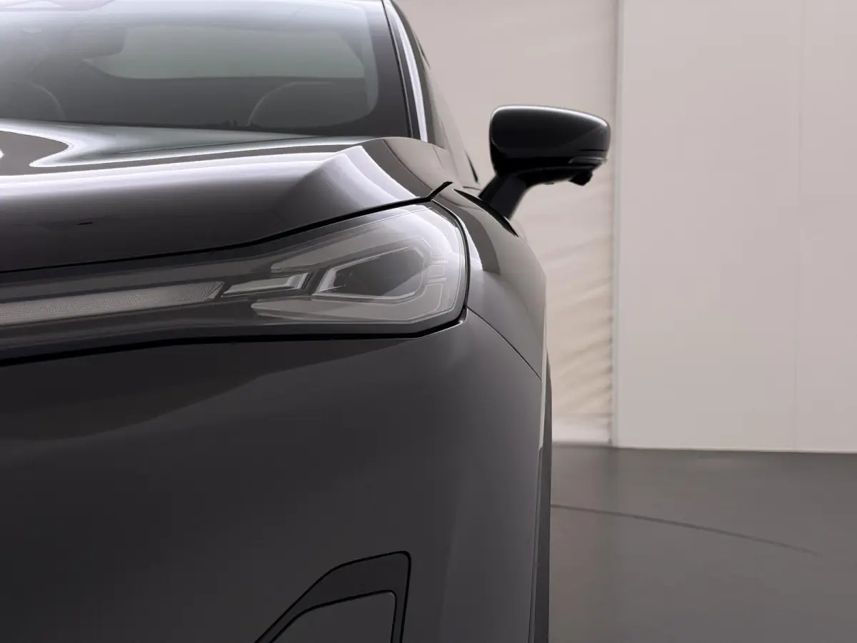MAX 200KW | 68.8kwh | NIEUWE AUTO | PANORAMADAK | 20" LMV | 360° CAMERA | HEAD-UP DISPLAY | LEDEREN BEKLEDING | STOELVERWARMING | FULL OPTIONS | FABRIEKSGARANTIE T/M 2033 |