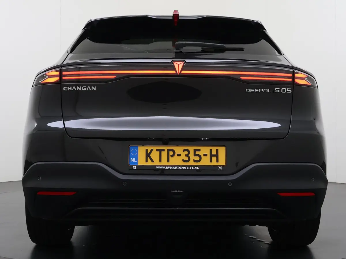 MAX 200KW | 68.8kwh | NIEUWE AUTO | PANORAMADAK | 20" LMV | 360° CAMERA | HEAD-UP DISPLAY | LEDEREN BEKLEDING | STOELVERWARMING | FULL OPTIONS | FABRIEKSGARANTIE T/M 2033 |