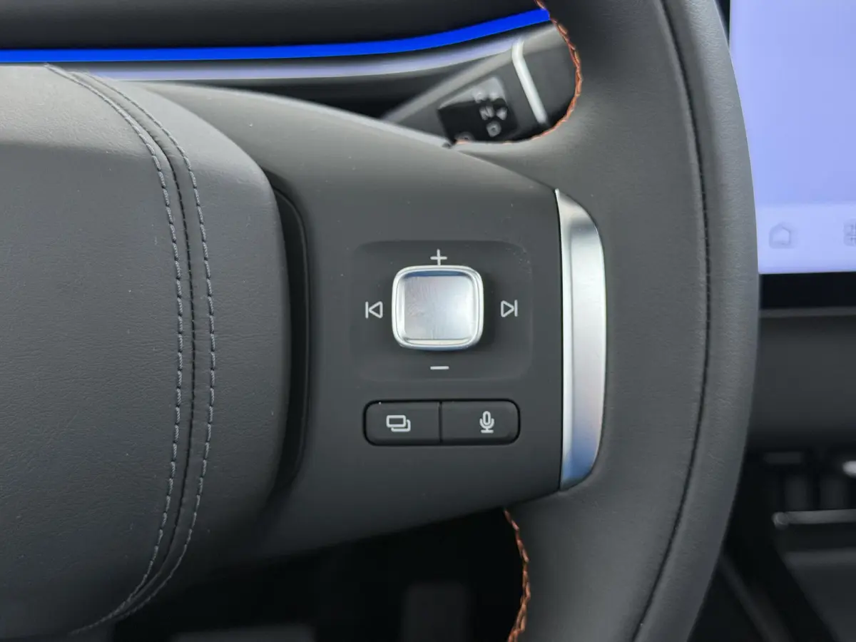 MAX 200KW | 68.8kwh | NIEUWE AUTO | PANORAMADAK | 20" LMV | 360° CAMERA | HEAD-UP DISPLAY | LEDEREN BEKLEDING | STOELVERWARMING | FULL OPTIONS | FABRIEKSGARANTIE T/M 2033 |