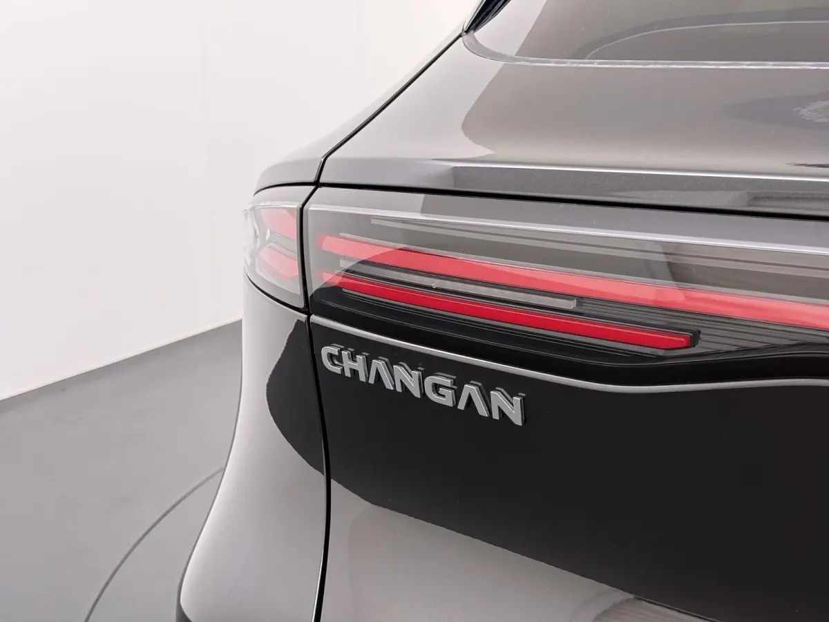 MAX 200KW | 68.8kwh | NIEUWE AUTO | PANORAMADAK | 20" LMV | 360° CAMERA | HEAD-UP DISPLAY | LEDEREN BEKLEDING | STOELVERWARMING | FULL OPTIONS | FABRIEKSGARANTIE T/M 2033 |