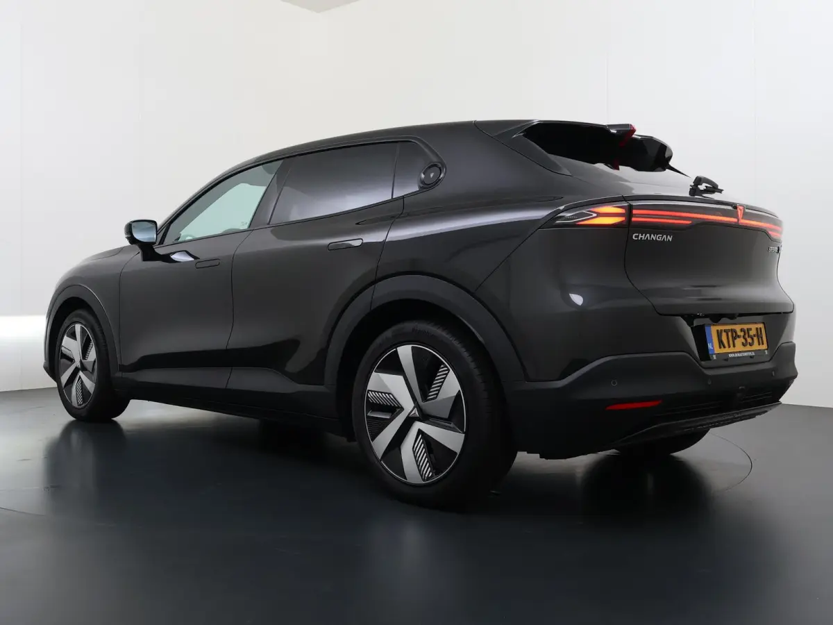 MAX 200KW | 68.8kwh | NIEUWE AUTO | PANORAMADAK | 20" LMV | 360° CAMERA | HEAD-UP DISPLAY | LEDEREN BEKLEDING | STOELVERWARMING | FULL OPTIONS | FABRIEKSGARANTIE T/M 2033 |