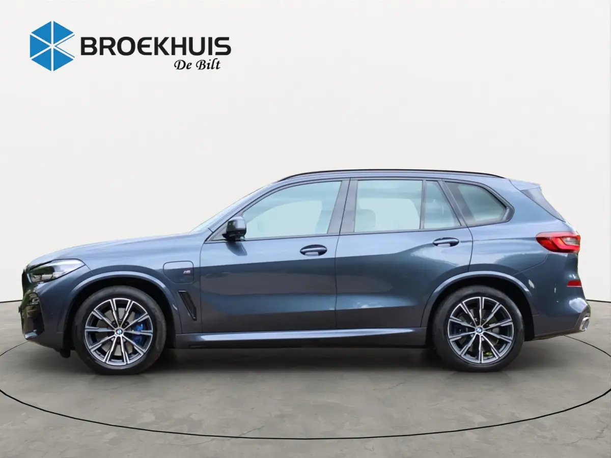 xDrive45e High Executive | NL-AUTO! | M-SPORT | 360° CAMERA ELEKTR TREKHAAK | LUCHTVERING | ADAPTIVE CRUISE | DODE HOEK | HARMEN KARDON | LANE ASSIST | ELEKTR. STOEL INCL GEHEUGEN