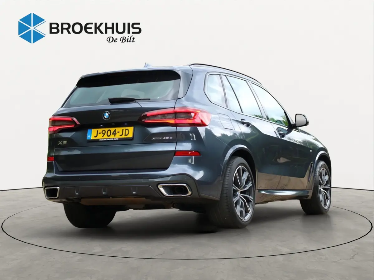 xDrive45e High Executive | NL-AUTO! | M-SPORT | 360° CAMERA ELEKTR TREKHAAK | LUCHTVERING | ADAPTIVE CRUISE | DODE HOEK | HARMEN KARDON | LANE ASSIST | ELEKTR. STOEL INCL GEHEUGEN
