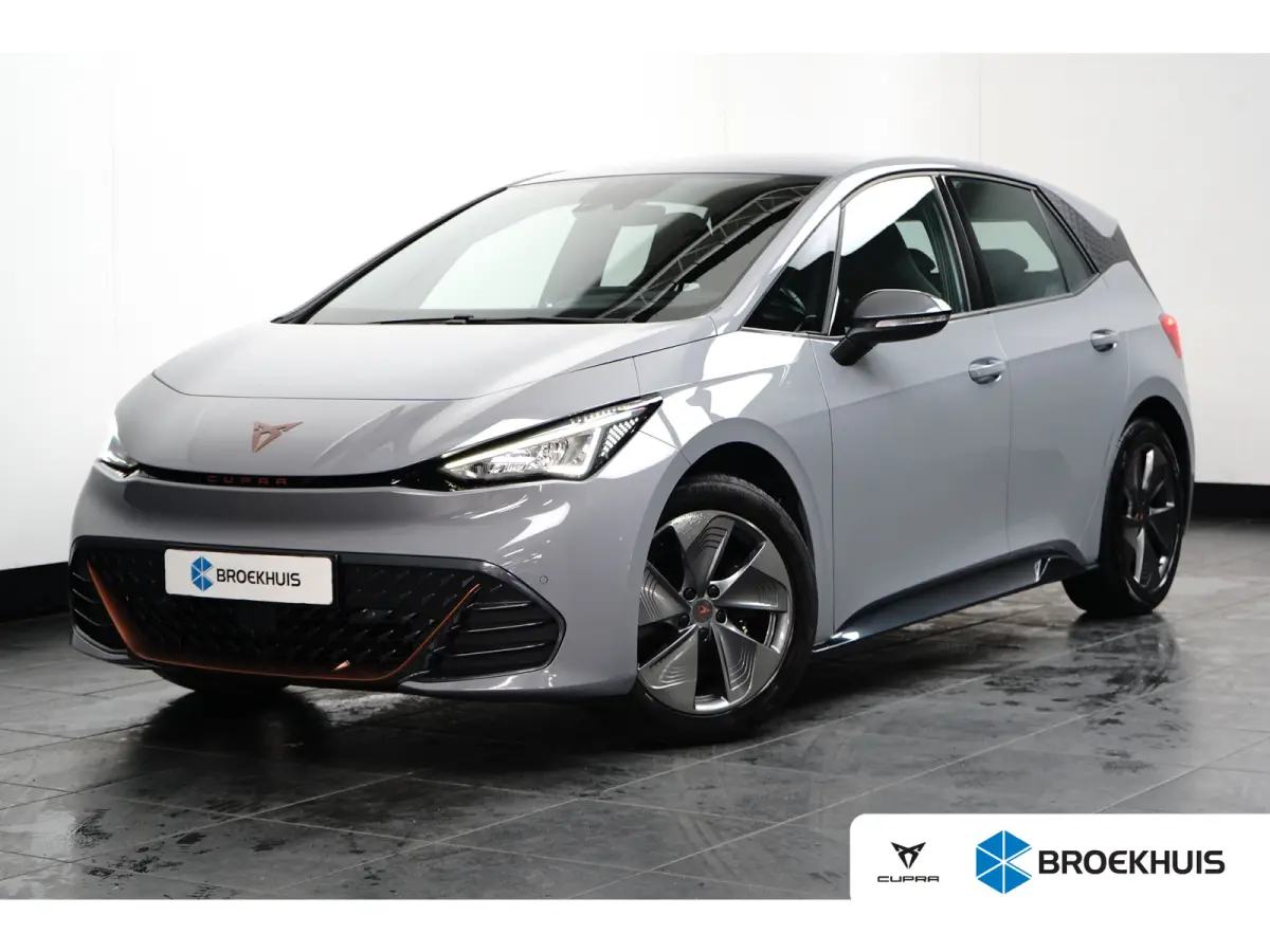 Essential 62 kWh 204PK | Achteruitrijcamera | Dode hoek detectie | Navigatie & Apple Carplay | Stuurwielverwarming
