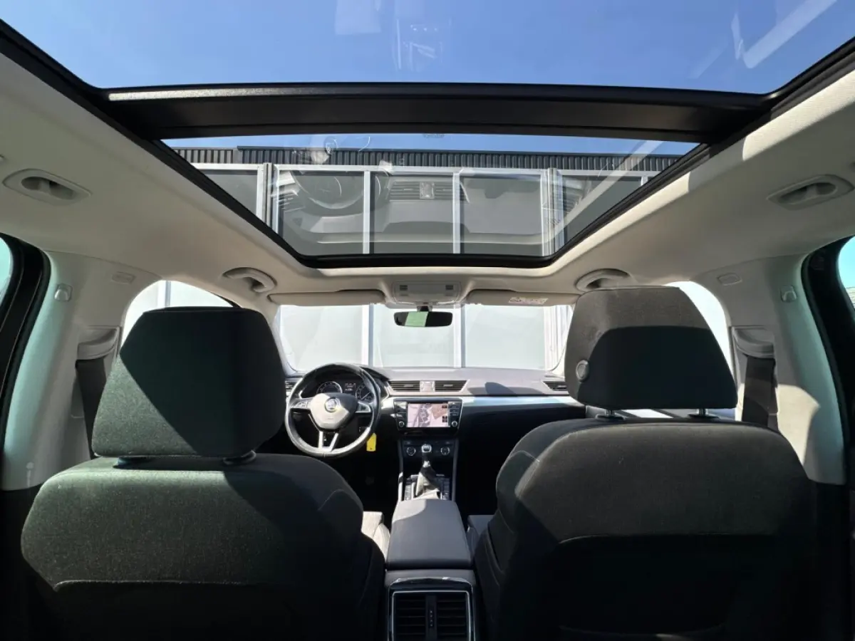 1.4 TSI Ambition Business | Pano | Carplay | Isofix | Navi | Cruise | Carplay