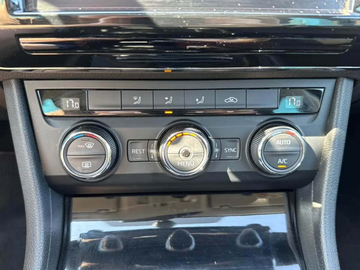 1.4 TSI Ambition Business | Pano | Carplay | Isofix | Navi | Cruise | Carplay