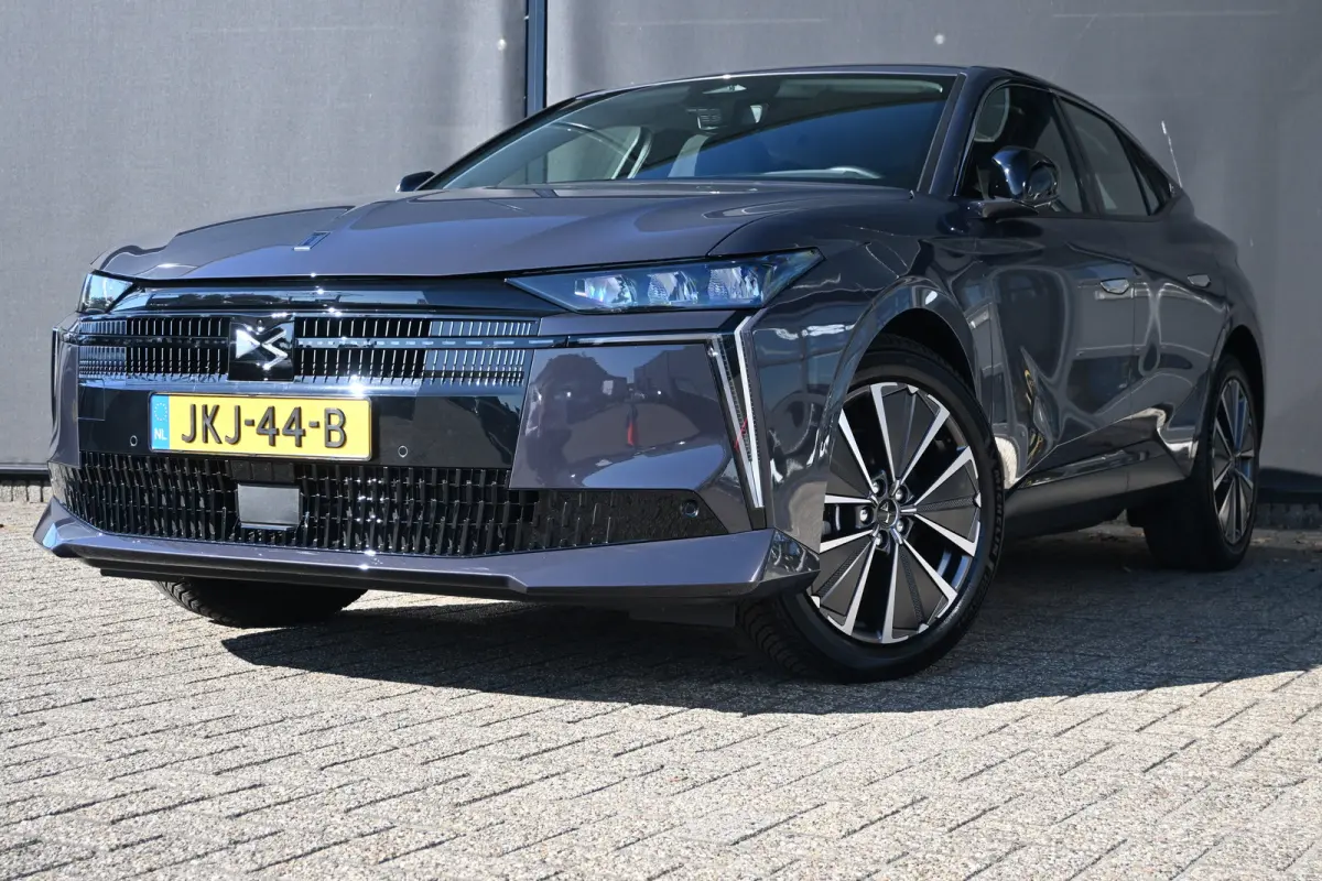 No 4 Ligne Business Tot 8 Jaar Garantie! | Navigatie | Warmtepomp | Climate Control | Draadloos Apple Carplay & Android Auto |