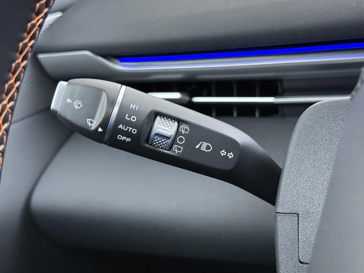 EV LHD MAX 200KW | 68.8 kwh | NIEUWE AUTO | PANORAMADAK | 20" LMV | 360° CAMERA | HEAD-UP DISPLAY | LEDEREN BEKLEDING | STOELVERWARMING | FULL OPTIONS | FABRIEKSGARANTIE T/M 2033 |