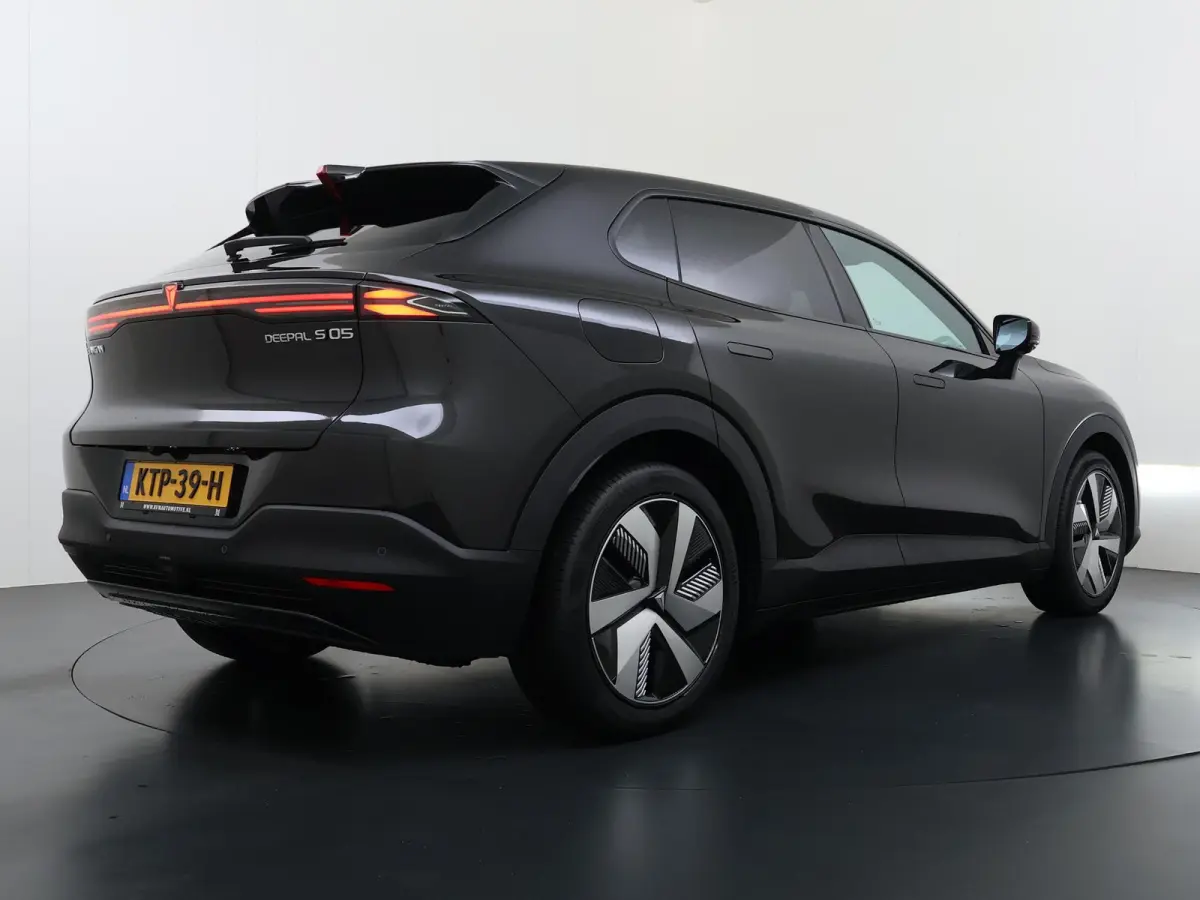 EV LHD MAX 200KW | 68.8 kwh | NIEUWE AUTO | PANORAMADAK | 20" LMV | 360° CAMERA | HEAD-UP DISPLAY | LEDEREN BEKLEDING | STOELVERWARMING | FULL OPTIONS | FABRIEKSGARANTIE T/M 2033 |