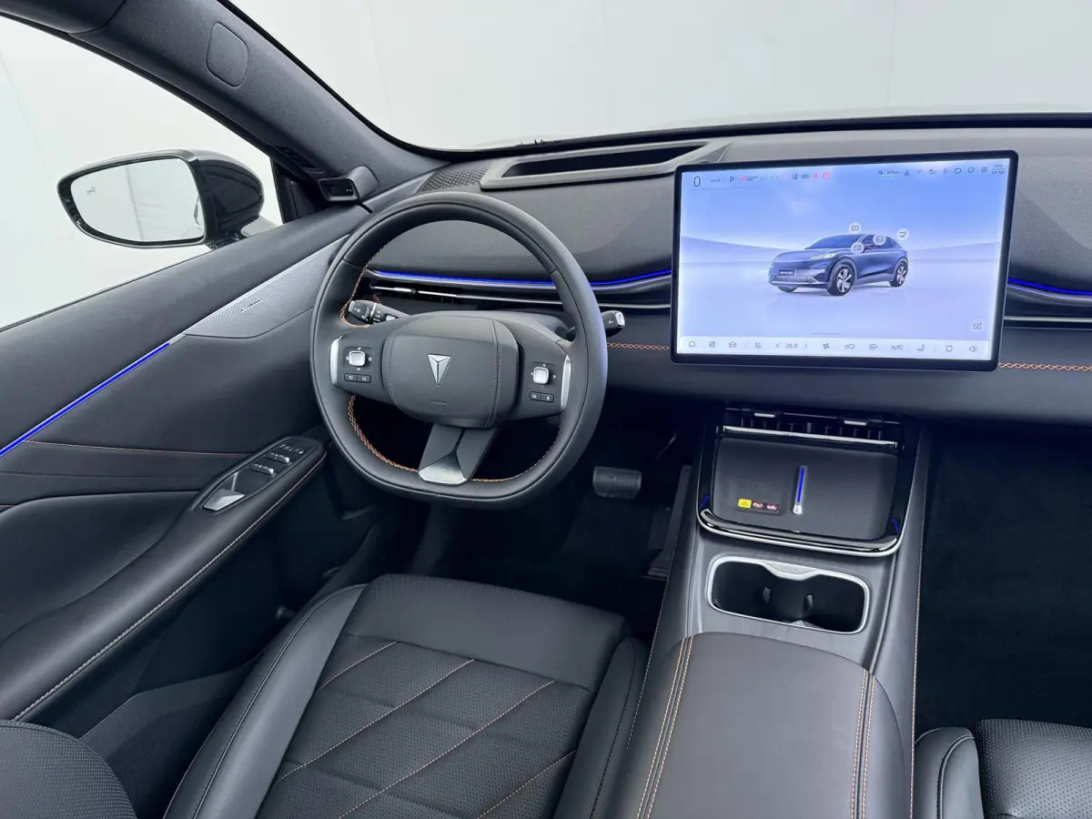 EV LHD MAX 200KW | 68.8 kwh | NIEUWE AUTO | PANORAMADAK | 20" LMV | 360° CAMERA | HEAD-UP DISPLAY | LEDEREN BEKLEDING | STOELVERWARMING | FULL OPTIONS | FABRIEKSGARANTIE T/M 2033 |
