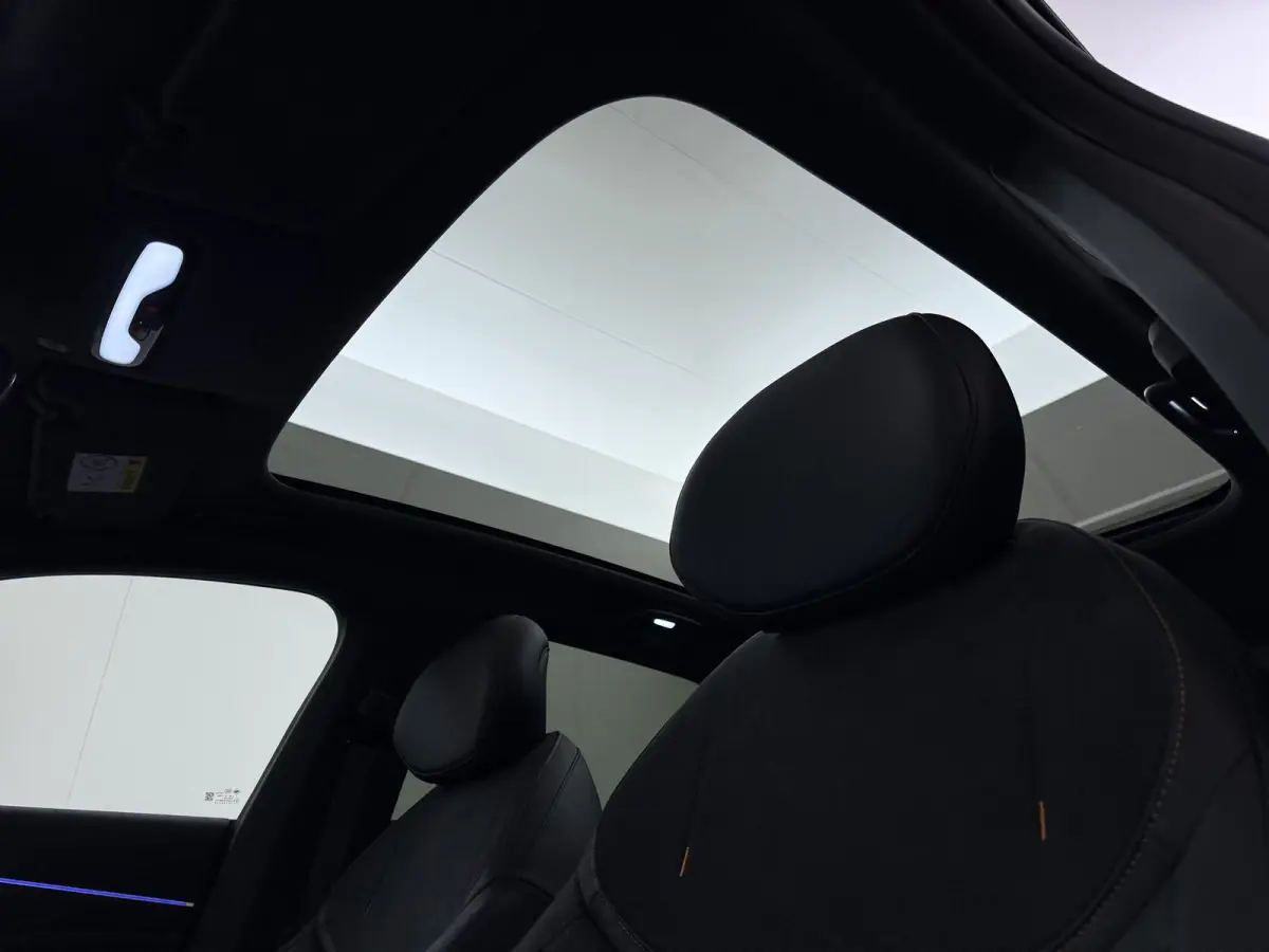 EV LHD MAX 200KW | 68.8 kwh | NIEUWE AUTO | PANORAMADAK | 20" LMV | 360° CAMERA | HEAD-UP DISPLAY | LEDEREN BEKLEDING | STOELVERWARMING | FULL OPTIONS | FABRIEKSGARANTIE T/M 2033 |