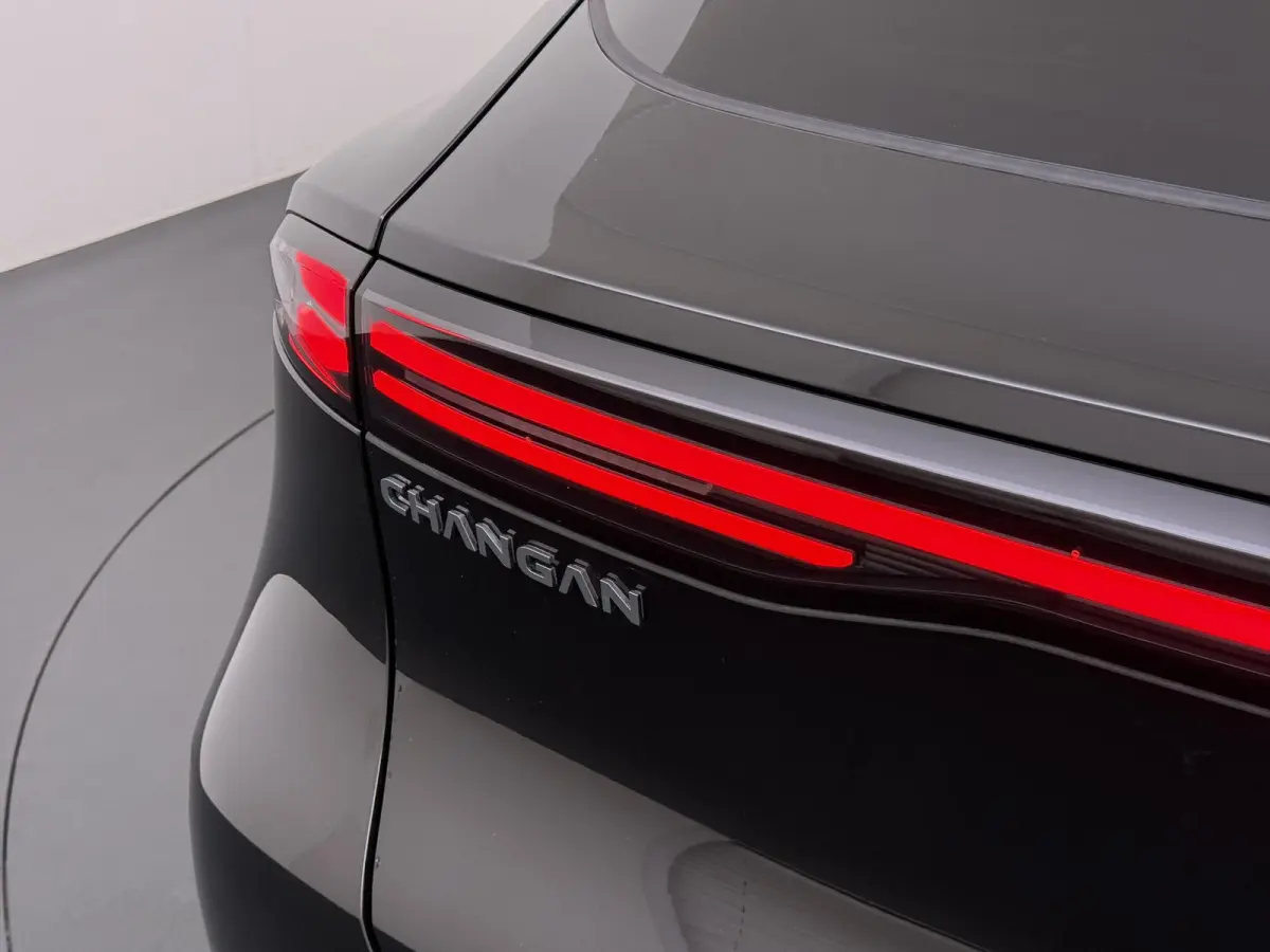 EV LHD MAX 200KW | 68.8 kwh | NIEUWE AUTO | PANORAMADAK | 20" LMV | 360° CAMERA | HEAD-UP DISPLAY | LEDEREN BEKLEDING | STOELVERWARMING | FULL OPTIONS | FABRIEKSGARANTIE T/M 2033 |