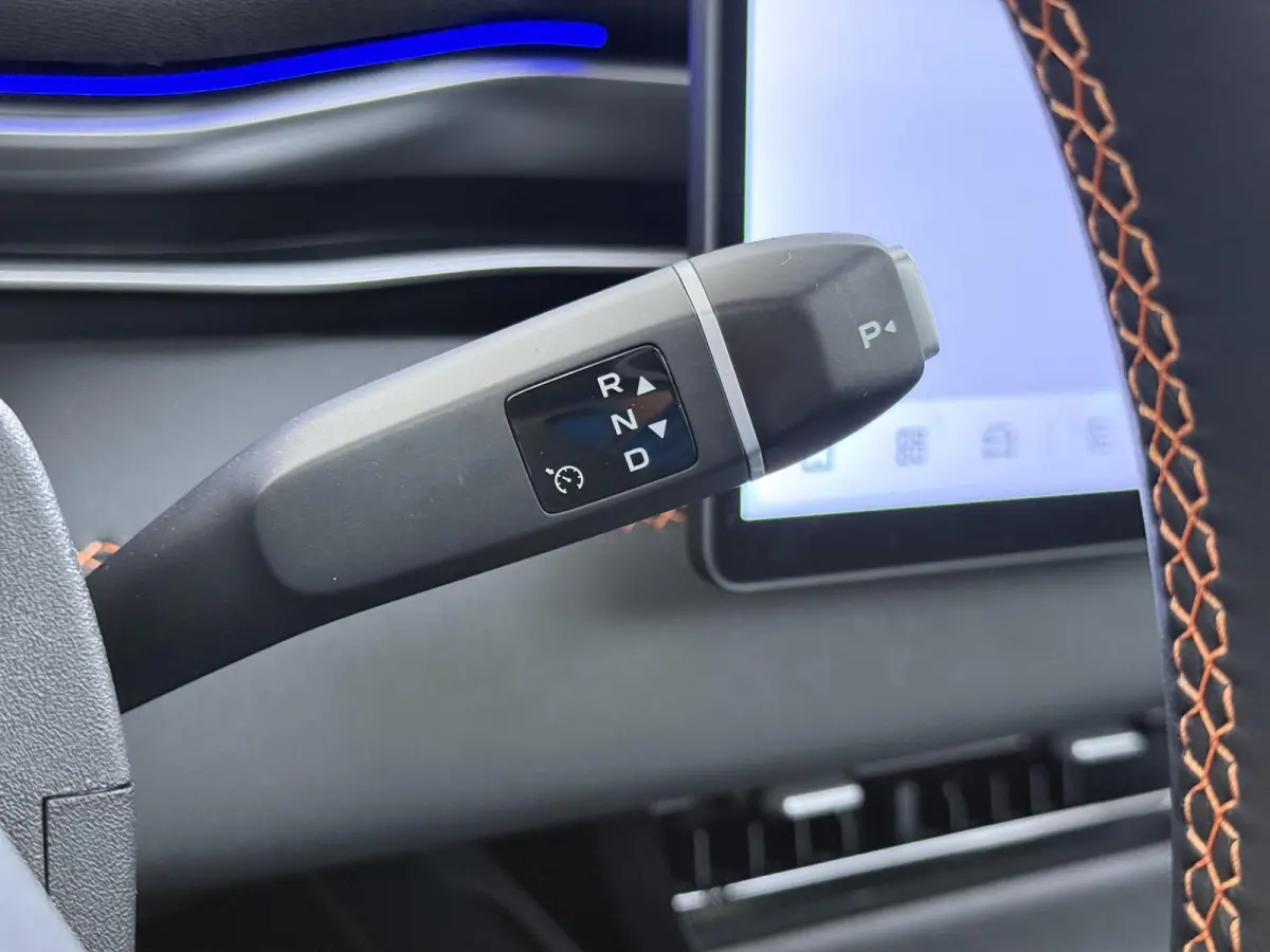 EV LHD MAX 200KW | 68.8 kwh | NIEUWE AUTO | PANORAMADAK | 20" LMV | 360° CAMERA | HEAD-UP DISPLAY | LEDEREN BEKLEDING | STOELVERWARMING | FULL OPTIONS | FABRIEKSGARANTIE T/M 2033 |
