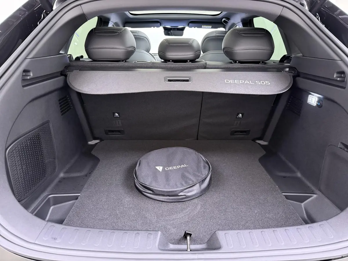 EV LHD MAX 200KW | 68.8 kwh | NIEUWE AUTO | PANORAMADAK | 20" LMV | 360° CAMERA | HEAD-UP DISPLAY | LEDEREN BEKLEDING | STOELVERWARMING | FULL OPTIONS | FABRIEKSGARANTIE T/M 2033 |