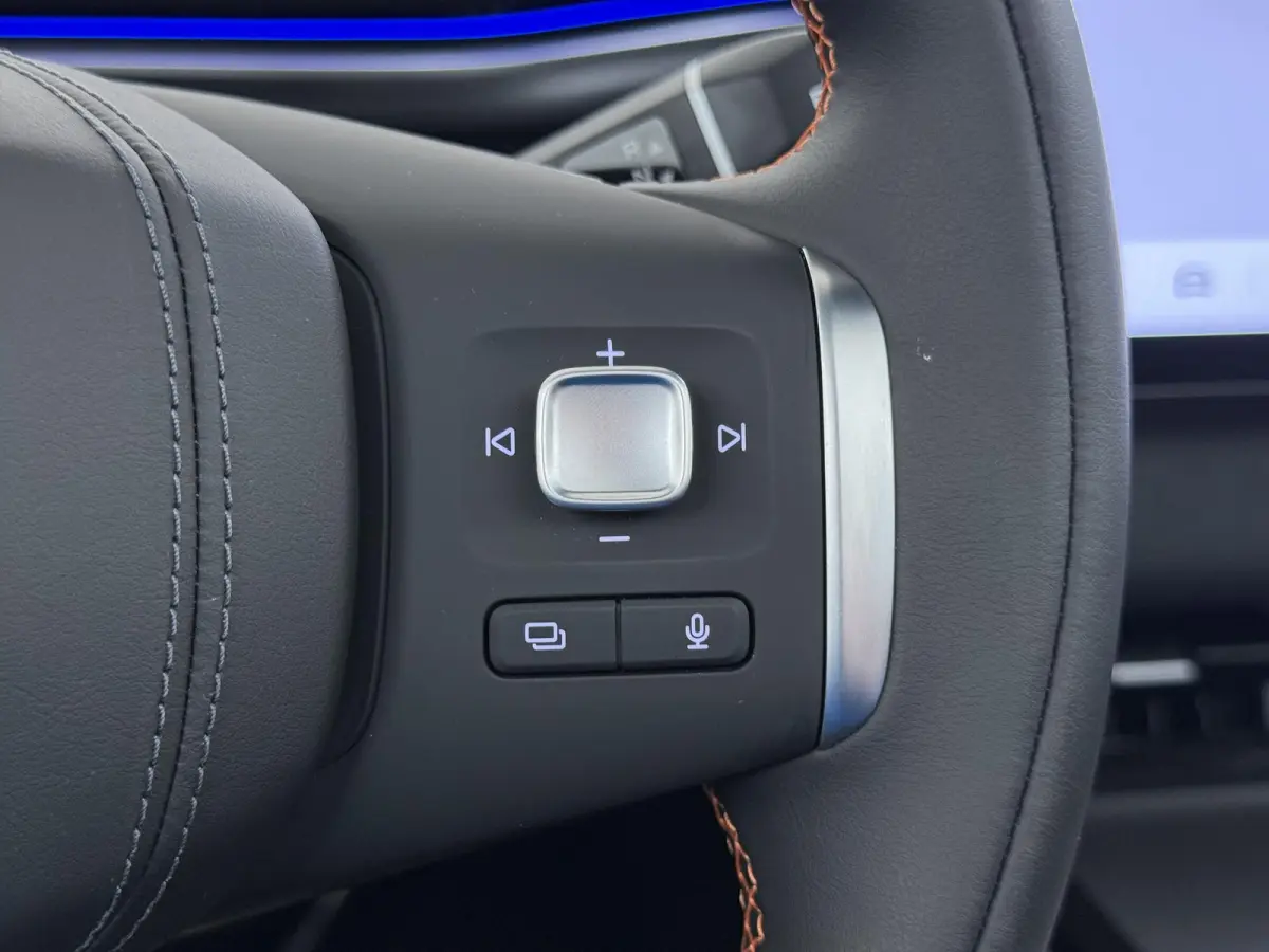 EV LHD MAX 200KW | 68.8 kwh | NIEUWE AUTO | PANORAMADAK | 20" LMV | 360° CAMERA | HEAD-UP DISPLAY | LEDEREN BEKLEDING | STOELVERWARMING | FULL OPTIONS | FABRIEKSGARANTIE T/M 2033 |