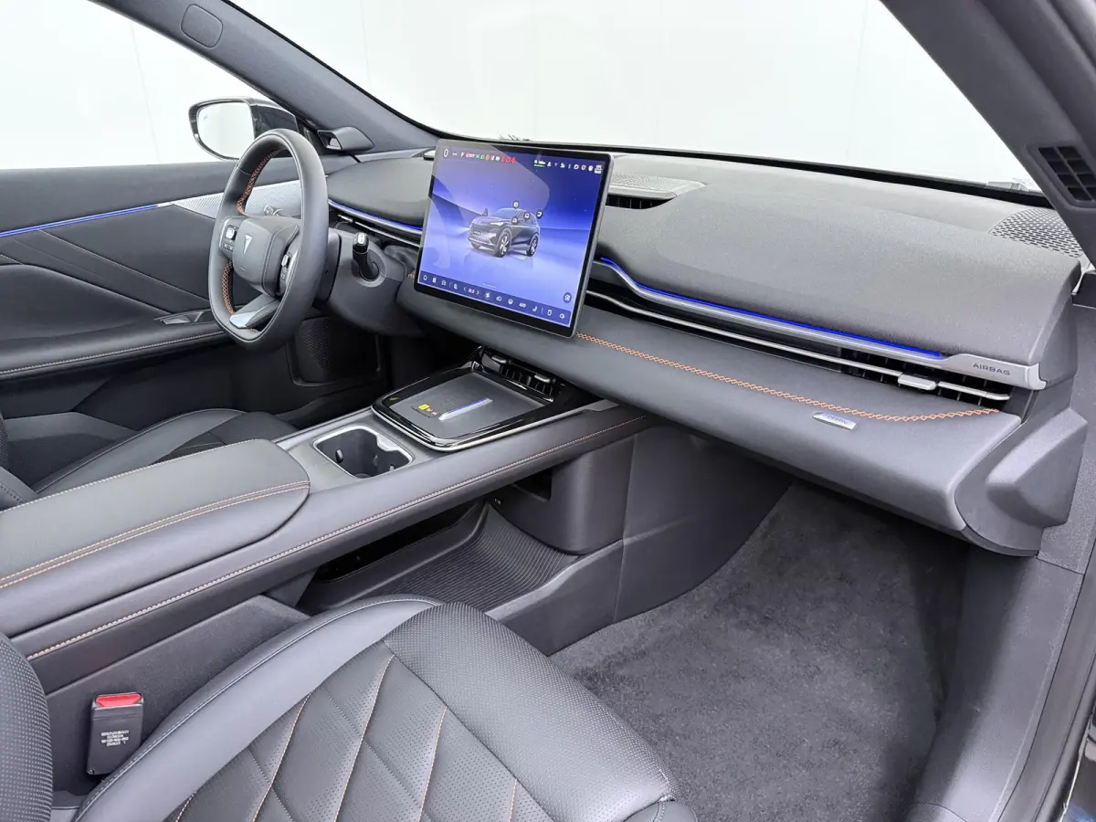 EV LHD MAX 200KW | 68.8 kwh | NIEUWE AUTO | PANORAMADAK | 20" LMV | 360° CAMERA | HEAD-UP DISPLAY | LEDEREN BEKLEDING | STOELVERWARMING | FULL OPTIONS | FABRIEKSGARANTIE T/M 2033 |
