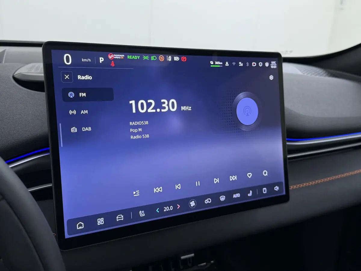 EV LHD MAX 200KW | 68.8 kwh | NIEUWE AUTO | PANORAMADAK | 20" LMV | 360° CAMERA | HEAD-UP DISPLAY | LEDEREN BEKLEDING | STOELVERWARMING | FULL OPTIONS | FABRIEKSGARANTIE T/M 2033 |