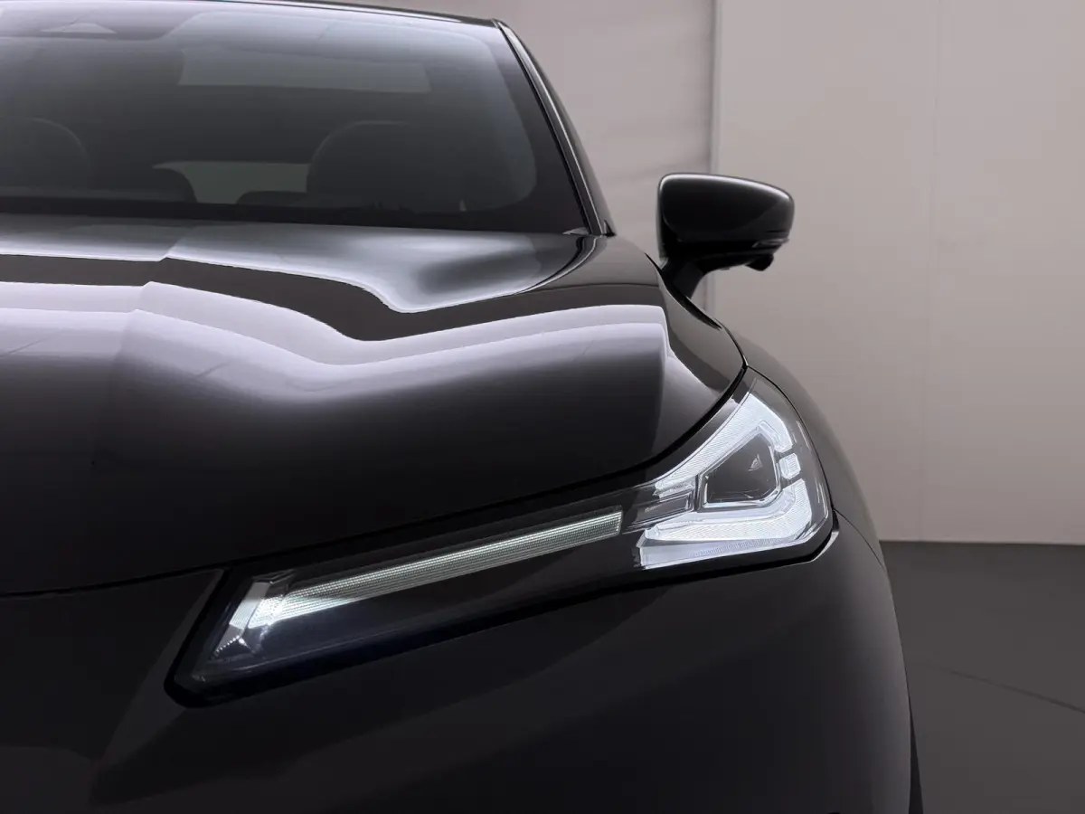 EV LHD MAX 200KW | 68.8 kwh | NIEUWE AUTO | PANORAMADAK | 20" LMV | 360° CAMERA | HEAD-UP DISPLAY | LEDEREN BEKLEDING | STOELVERWARMING | FULL OPTIONS | FABRIEKSGARANTIE T/M 2033 |