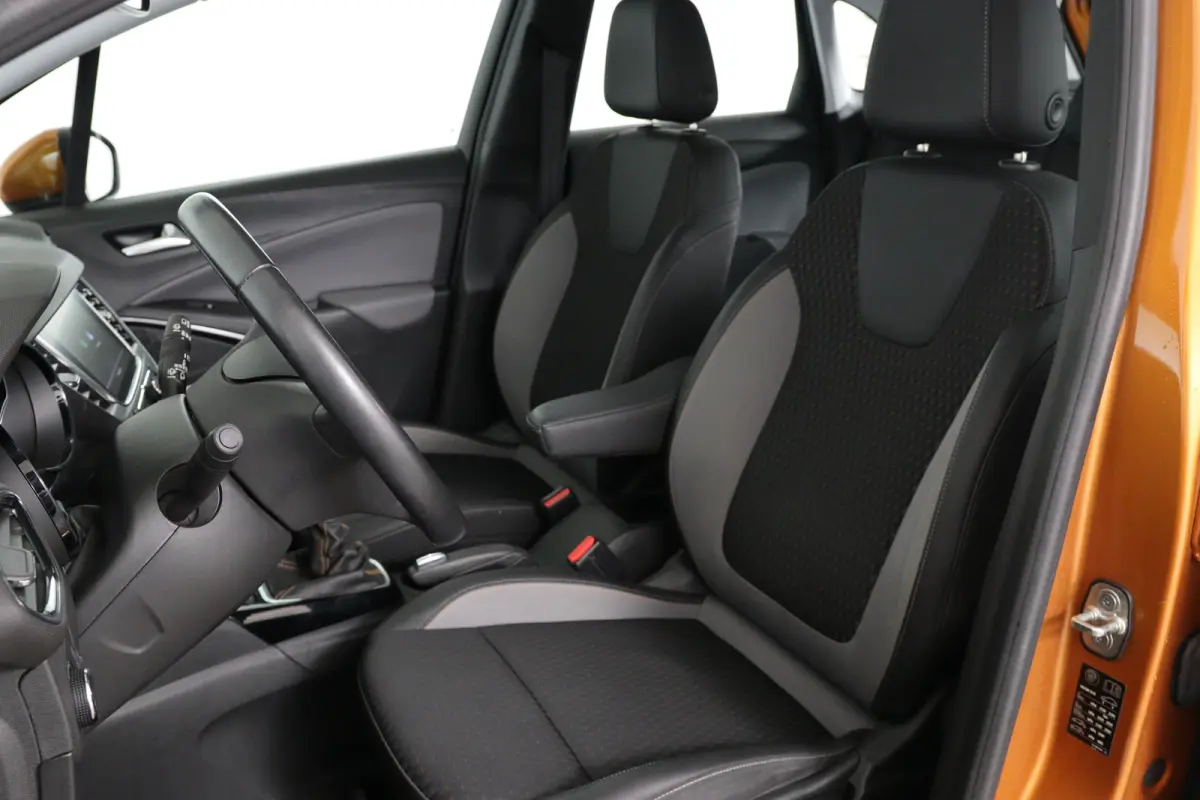 1.2 Turbo Innovation | Dealer Onderhouden! | Climate Control | Navigatie | Parkeersensoren | Keyless | Cruise Control | Apple Carplay / Android Auto | Lichtmetalen Velgen